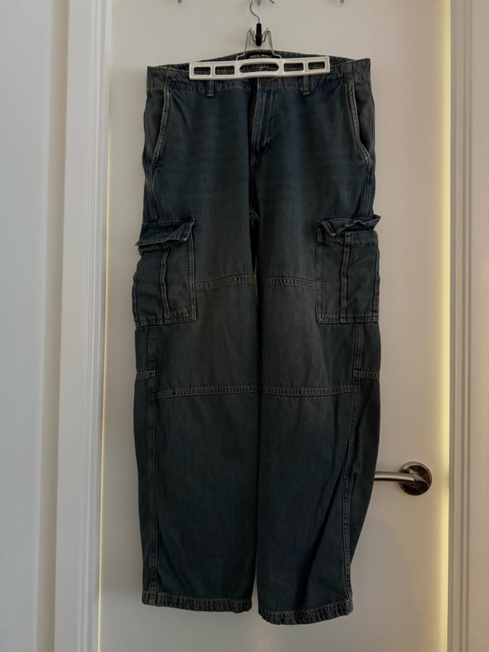 Jack & Jones Dark Blue Relaxed Cargo Jeans size 34 baggy fit.